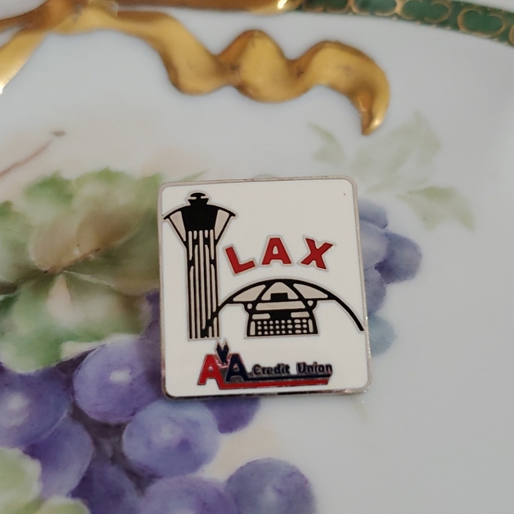 AMERICAN AIRLINES LAX Credit Union Commemorative pinback Legacy AA tower graphic - Picture 4 of 4